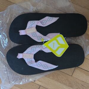 Brand new Reef pink Size 9 Sandy